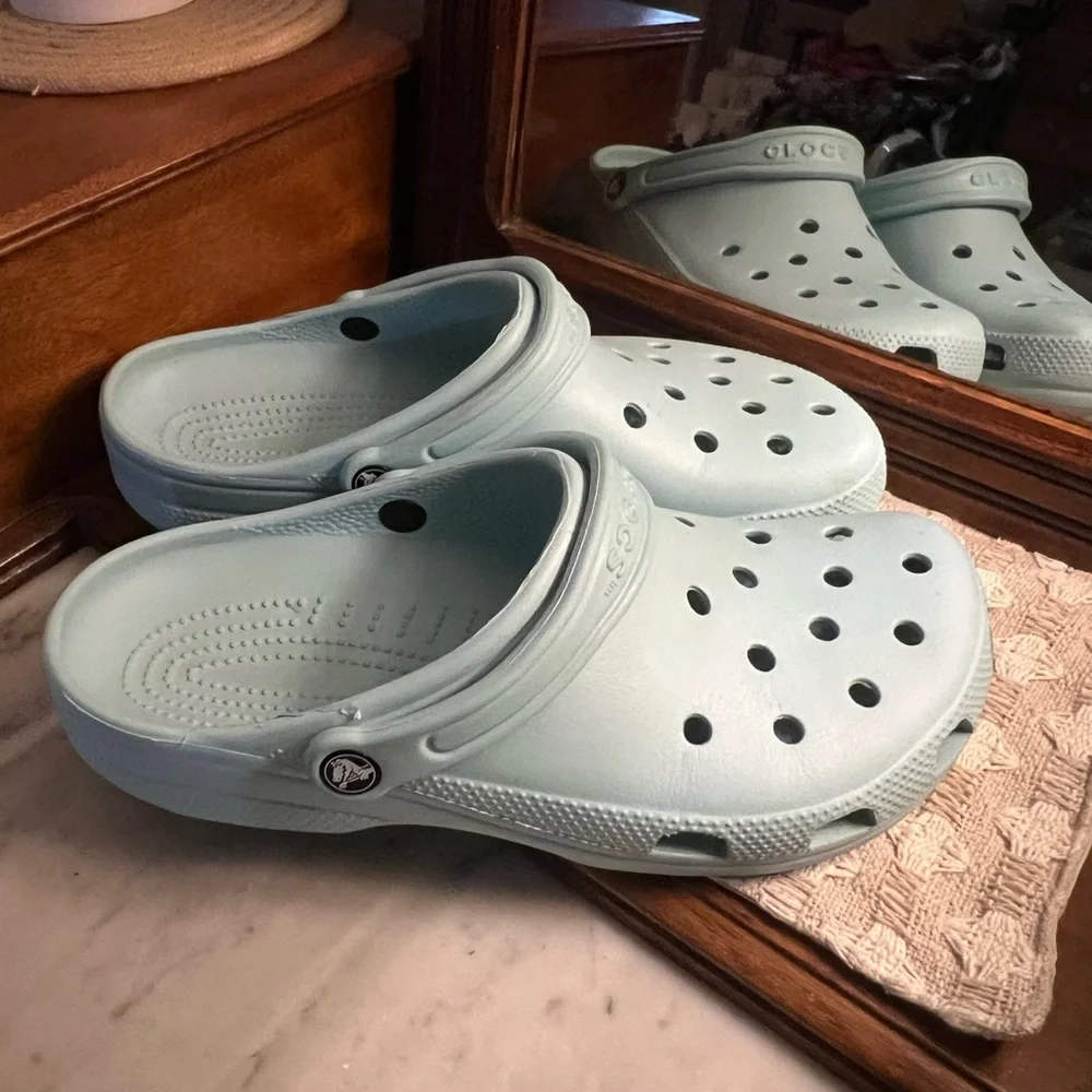 CROCS comfortable slip